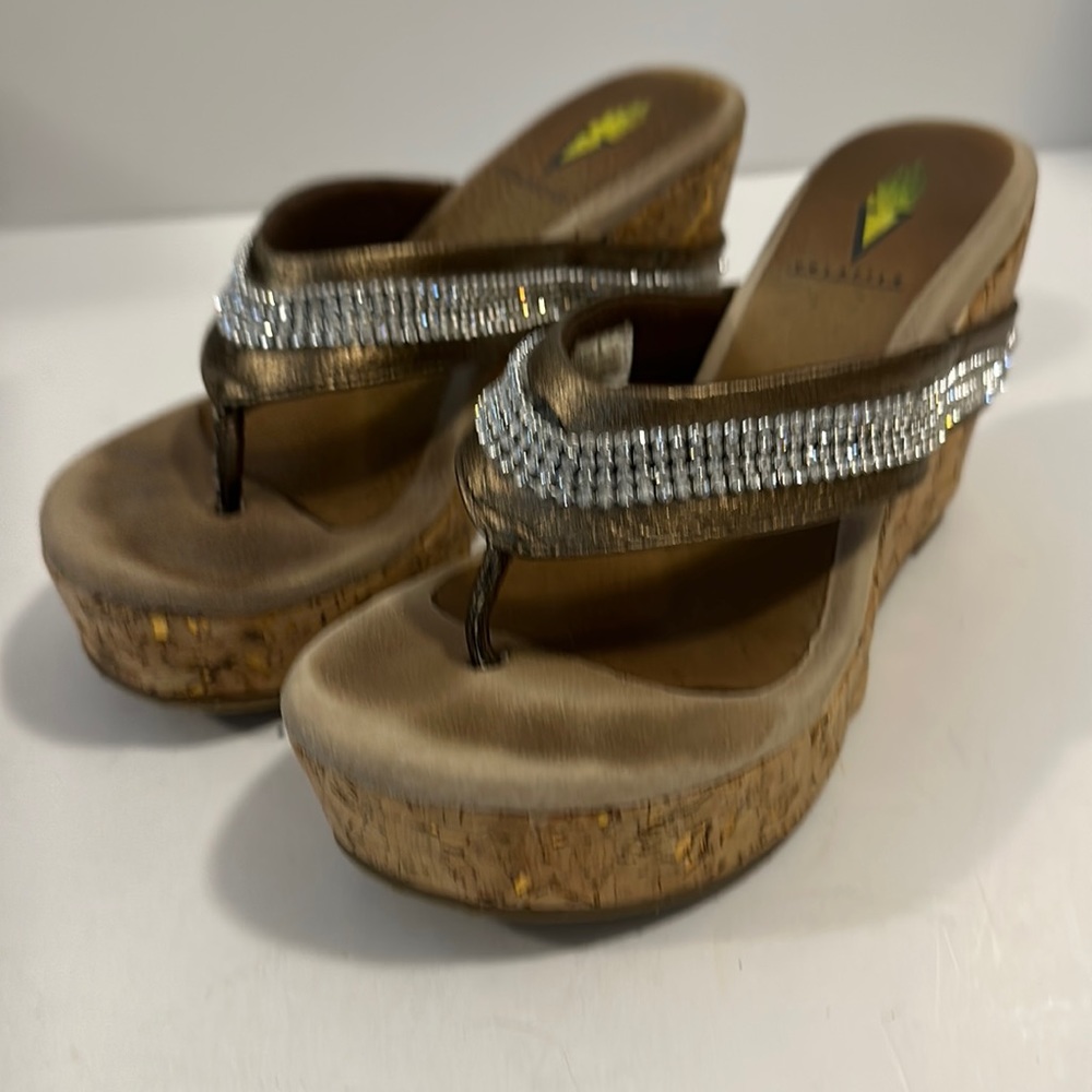 Volatile Size 6 Wedge Sandals